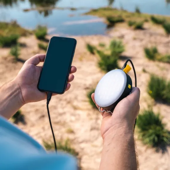 Aqiila Powerbird BL10 retkivalaisin varavirralla