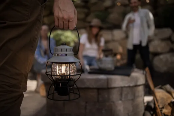 Barebones rautatielyhty, harmaa