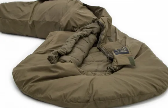 Carinthia Defence 1 Top L 4°C makuupussi