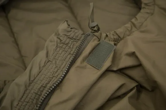 Carinthia Defence 1 Top L 4°C makuupussi