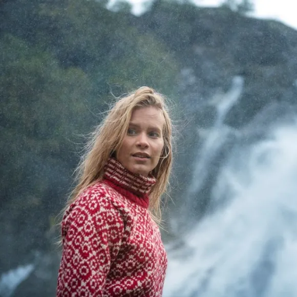 Devold Svalbard Sweater High Neck Unisex Hindberry/Off White