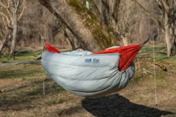 Eno Blaze UnderQuilt lämmin alushuopa, harmaavalkoinen