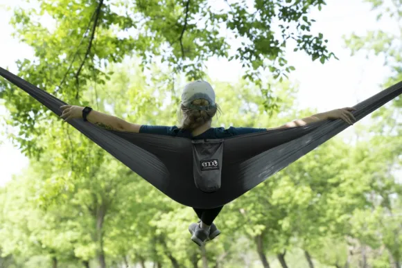 Eno TravelNest Hammock + Straps Combo riippumatto ja kiinnitysjärjestelmä, vihreä