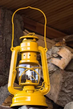 Feuerhand Storm Lantern 276 Keltainen