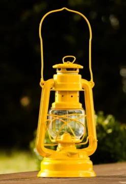 Feuerhand Storm Lantern 276 Keltainen