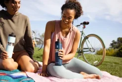 Hydroflask Wide Insulated Sport Bottle eristetty sporttipullo, 591 ml, tummansininen