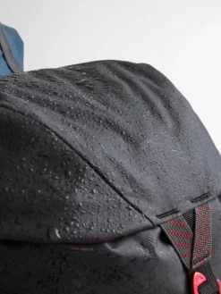 Klättermusen Fjörm Backpack vaellusreppu, musta