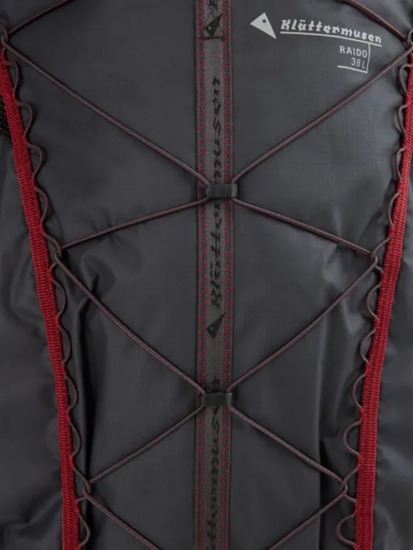 Klättermusen Raido 2.0 Backpack reppu, 38L, mustaharmaa
