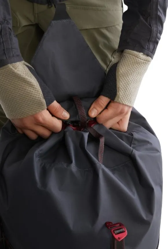 Klättermusen Raido 2.0 Backpack reppu, 55L, mustaharmaa