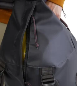 Klättermusen Ydalir Duffelbag varustekassi, 40 L, musta