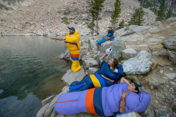 Marmot Ouray Long -naisten untuvamakuupussi, Arctic Navy/Dark Azure