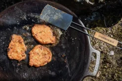 Muurikka Pannu 58 cm Jaloilla