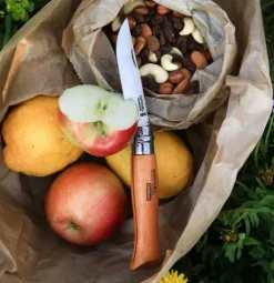 Opinel Classic Carbon Steel No8 Beechwood taittoveitsi, 8,5 cm