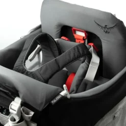 Osprey Poco Child Carrier lapsenkantorinkka sadesuojalla, musta