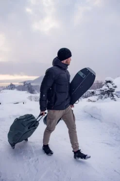 Osprey Sojourn 60 matkalaukku, musta