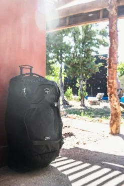 Osprey Sojourn Shuttle 100 matkalaukku, musta