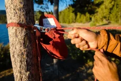 RuffWear Knot-a-Hitch juoksunaru retkelle, punainen