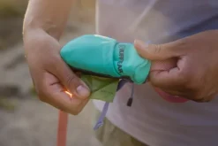 RuffWear Stash Bag Mini kakkapussin pidike, mintunvihreä