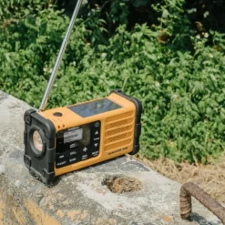 Sangean MMR88 DAB hätäradio kammella, keltainen