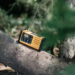 Sangean MMR88 DAB hätäradio kammella, keltainen