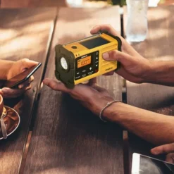 Sangean MMR88 hätäradio kammella, keltainen