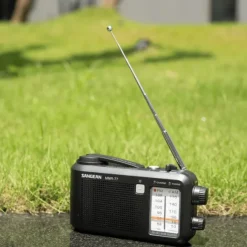 Sangean MMR77 hätäradio kammella, musta