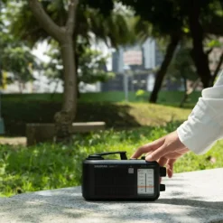 Sangean MMR77 hätäradio kammella, musta