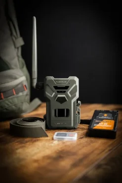 Spypoint FLEX Plus lähettävä riistakamera