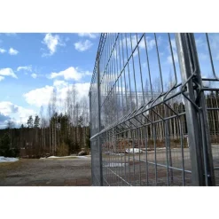 Suomi-koiratarhan ovielementti