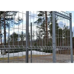 Suomi-koiratarhan ovielementti